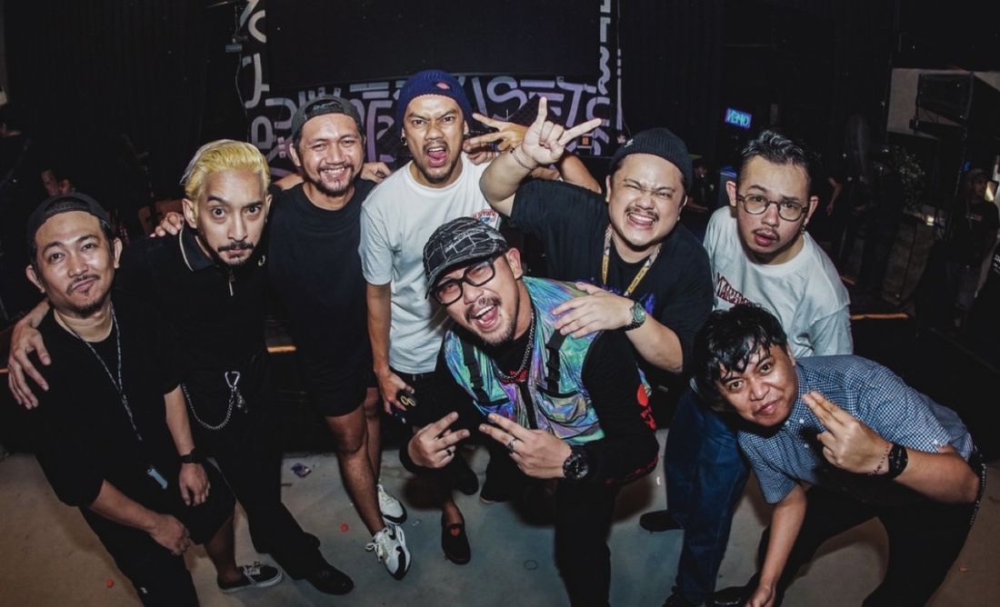 Hardmilk bersama kru dan teman setelah tampil